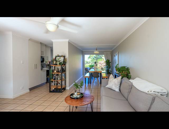 2 BEDROOM APARTMENT FOR SALE IN UMHLANGA CENTRAL
